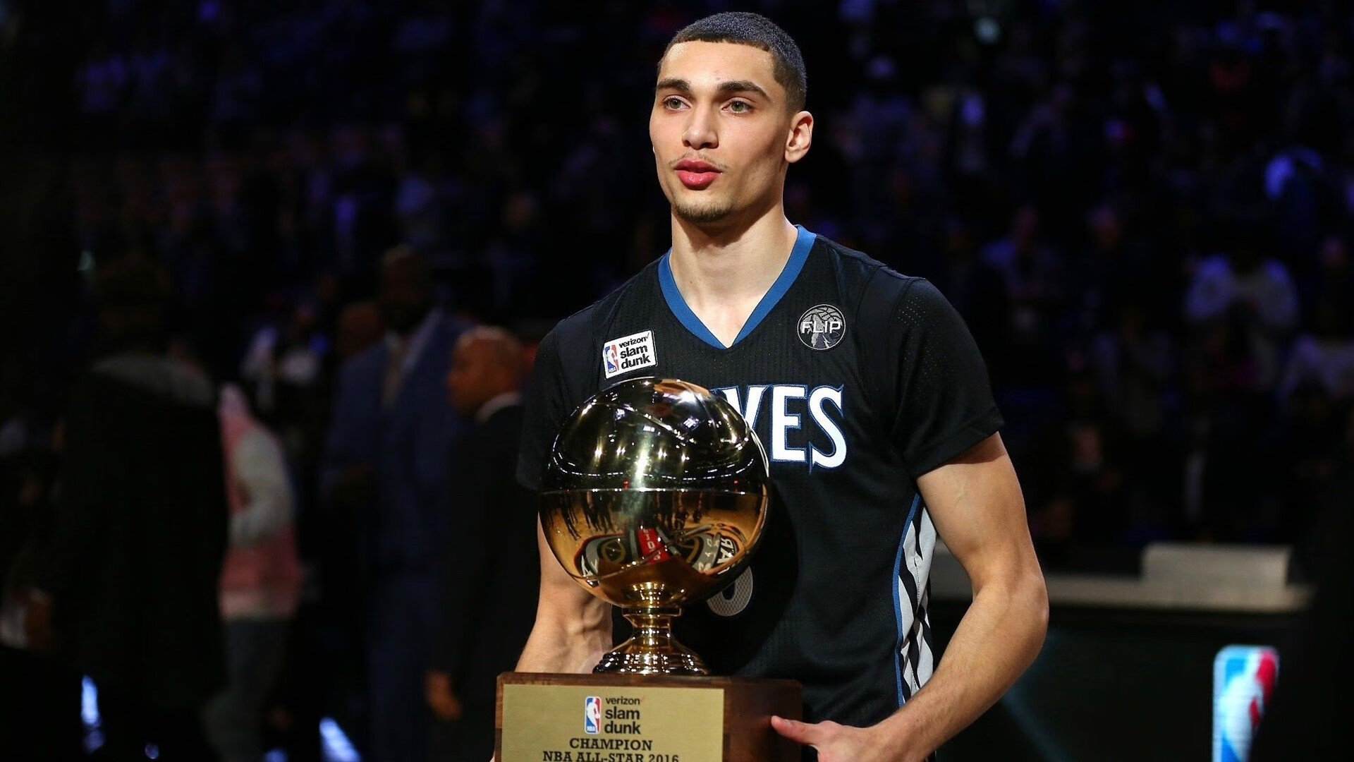 莫兰特CBA七场即遭弃用,NBA巨星滤镜下的水土不服